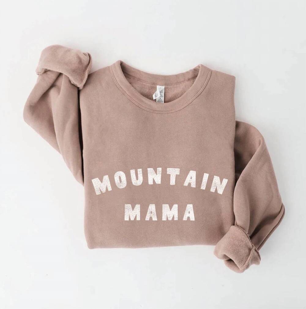 NEW OAT COLLECTIVE women's mountain mama graphic fleece pullover in beige